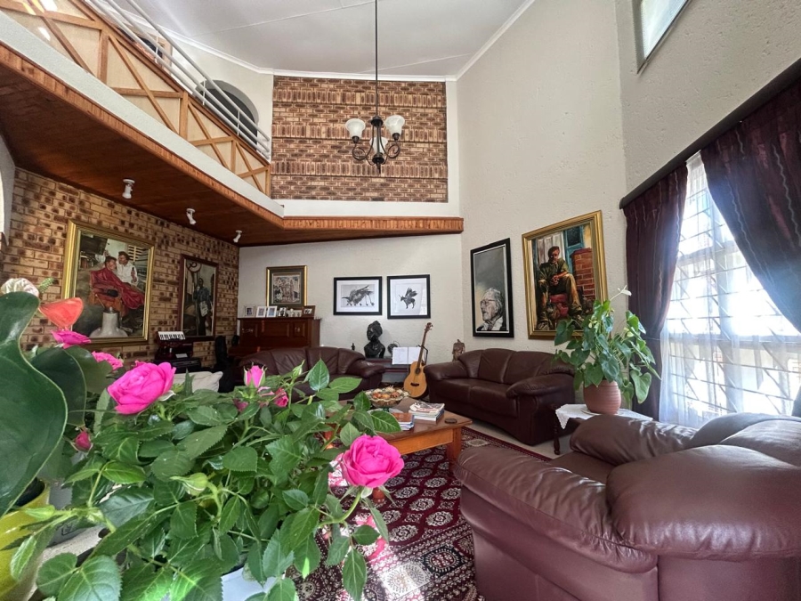 6 Bedroom Property for Sale in Rant En Dal Gauteng