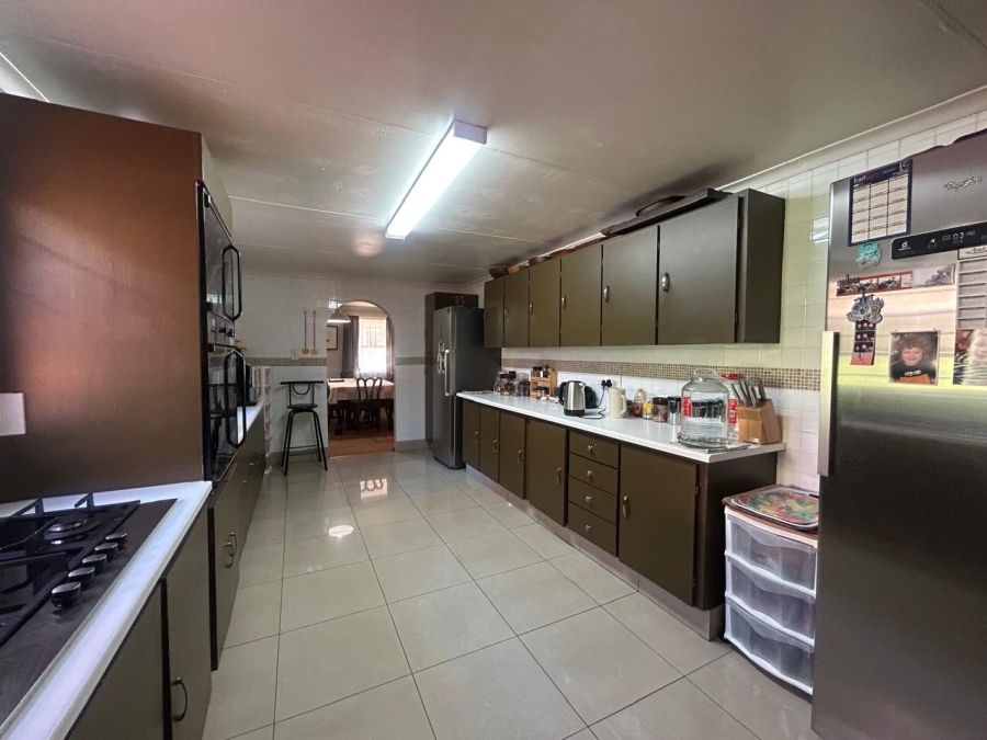 6 Bedroom Property for Sale in Rant En Dal Gauteng