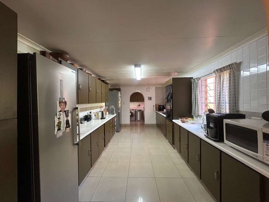 6 Bedroom Property for Sale in Rant En Dal Gauteng