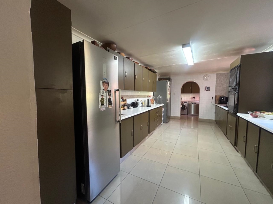 6 Bedroom Property for Sale in Rant En Dal Gauteng