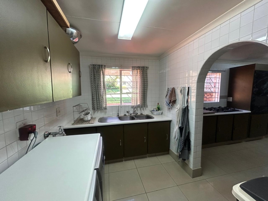 6 Bedroom Property for Sale in Rant En Dal Gauteng