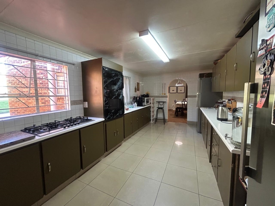 6 Bedroom Property for Sale in Rant En Dal Gauteng