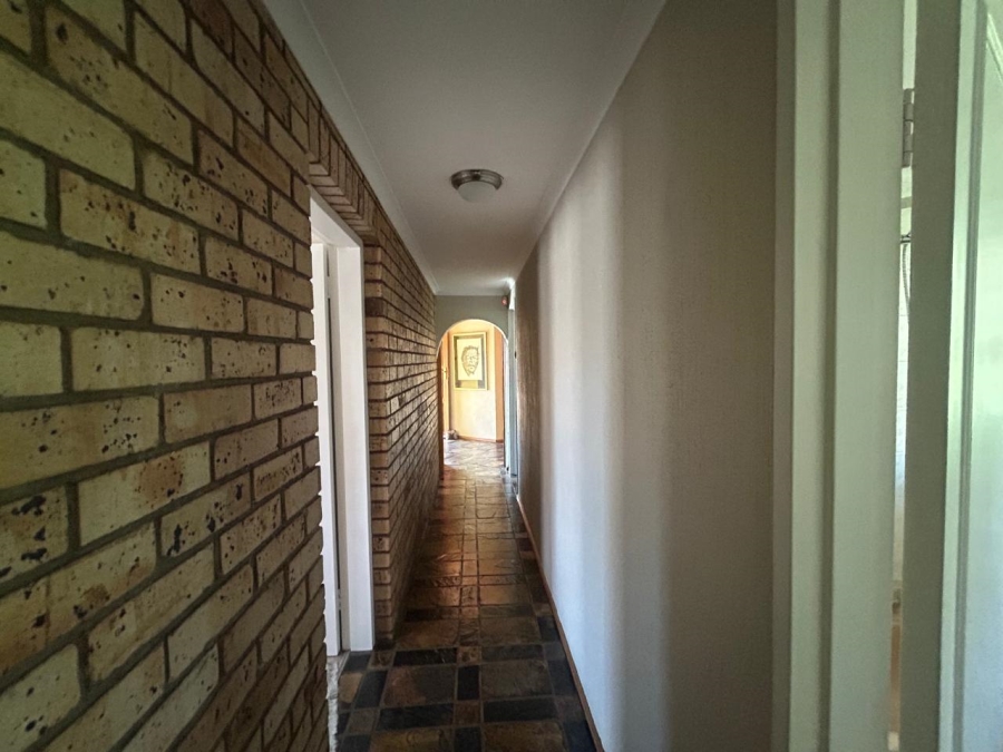 6 Bedroom Property for Sale in Rant En Dal Gauteng