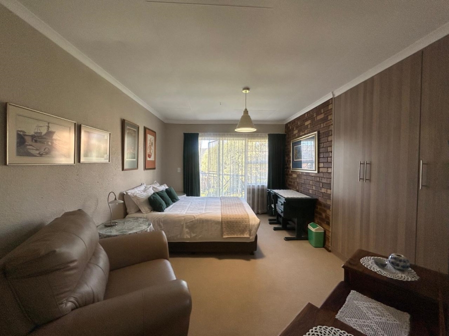 6 Bedroom Property for Sale in Rant En Dal Gauteng