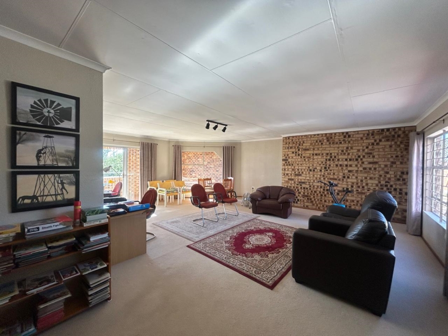 6 Bedroom Property for Sale in Rant En Dal Gauteng