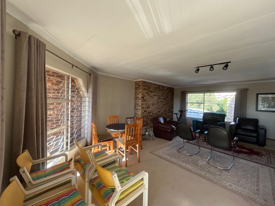 6 Bedroom Property for Sale in Rant En Dal Gauteng