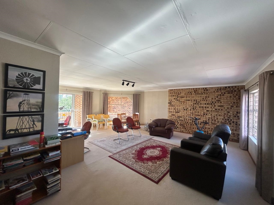 6 Bedroom Property for Sale in Rant En Dal Gauteng