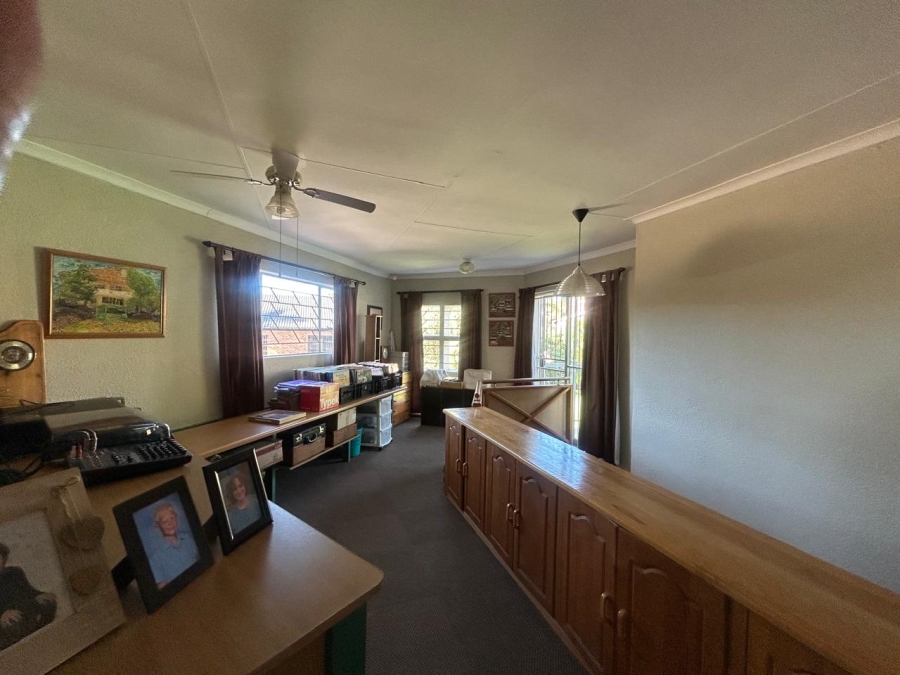 6 Bedroom Property for Sale in Rant En Dal Gauteng