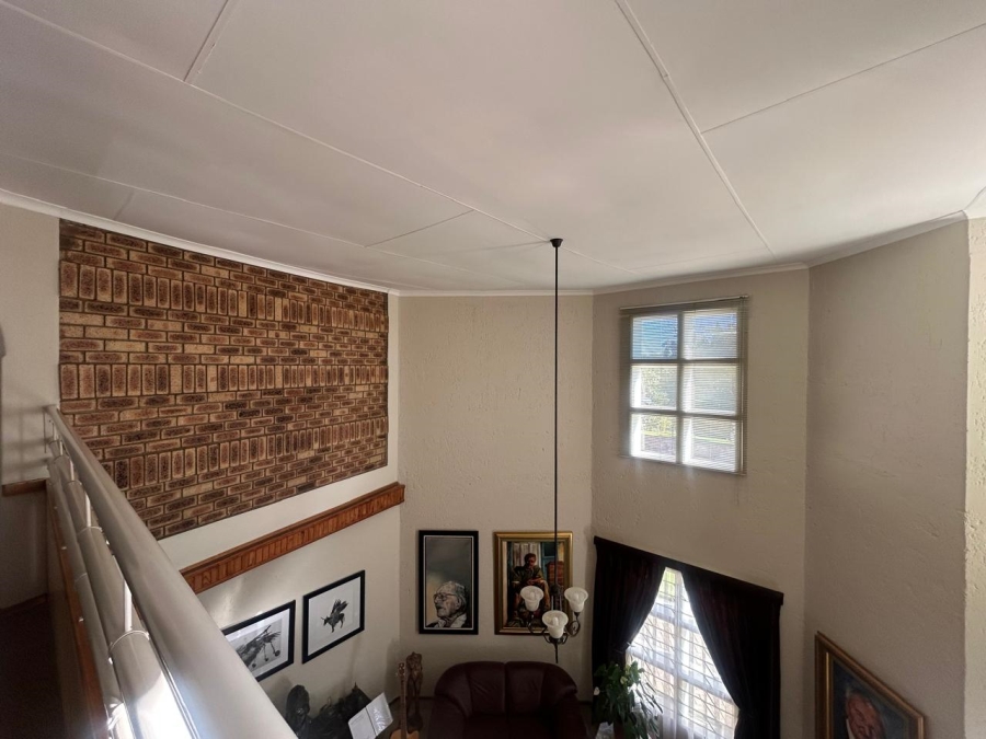 6 Bedroom Property for Sale in Rant En Dal Gauteng