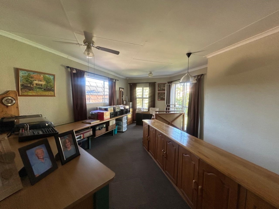 6 Bedroom Property for Sale in Rant En Dal Gauteng