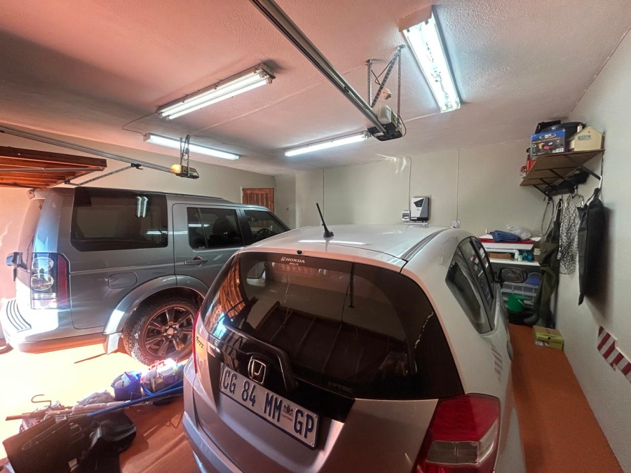 6 Bedroom Property for Sale in Rant En Dal Gauteng