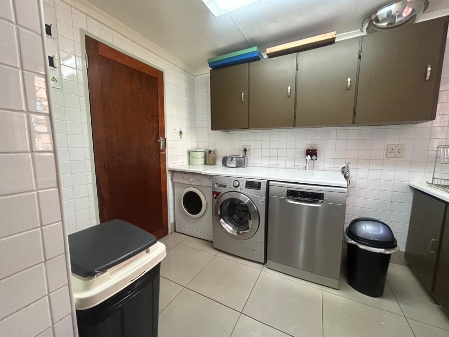 6 Bedroom Property for Sale in Rant En Dal Gauteng