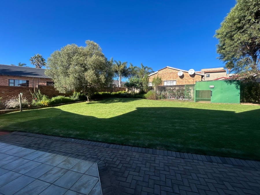 6 Bedroom Property for Sale in Rant En Dal Gauteng