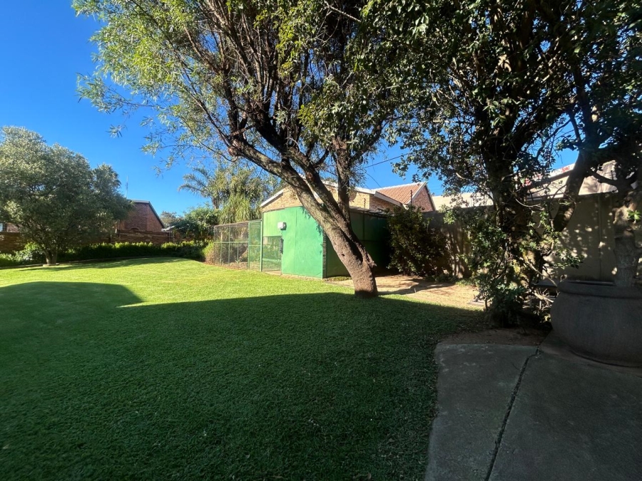 6 Bedroom Property for Sale in Rant En Dal Gauteng