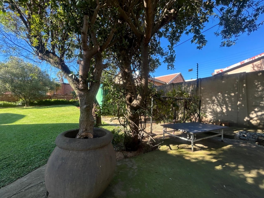 6 Bedroom Property for Sale in Rant En Dal Gauteng