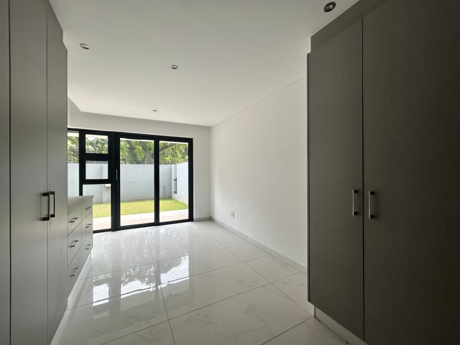 To Let 2 Bedroom Property for Rent in Houghton Estate Gauteng