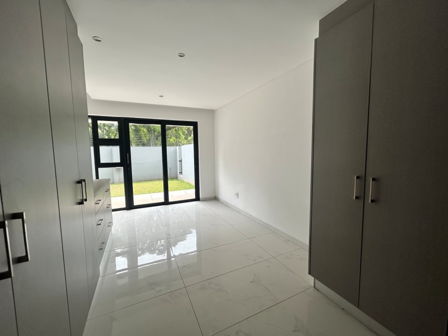 To Let 2 Bedroom Property for Rent in Houghton Estate Gauteng