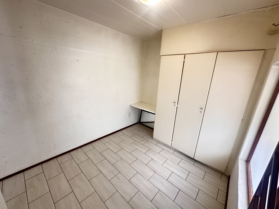 1 Bedroom Property for Sale in Constantia Kloof Gauteng