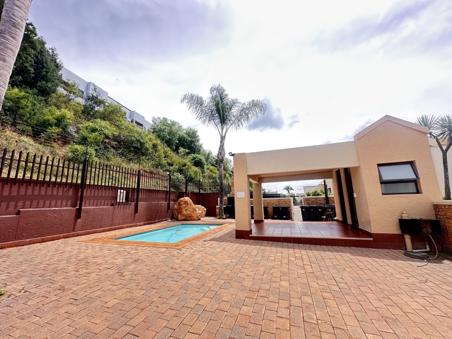 1 Bedroom Property for Sale in Constantia Kloof Gauteng