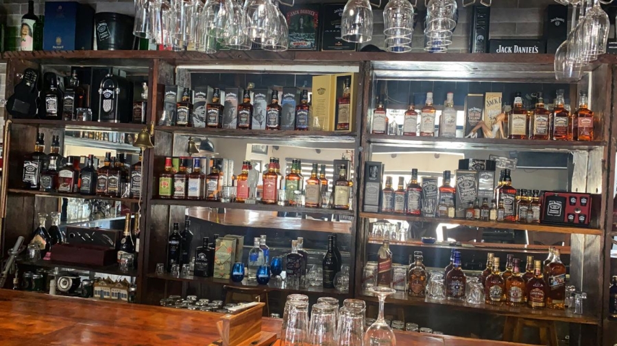 4 Bedroom Property for Sale in Helderkruin Gauteng