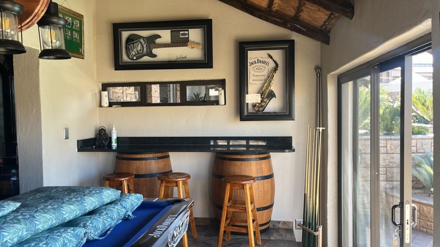 4 Bedroom Property for Sale in Helderkruin Gauteng