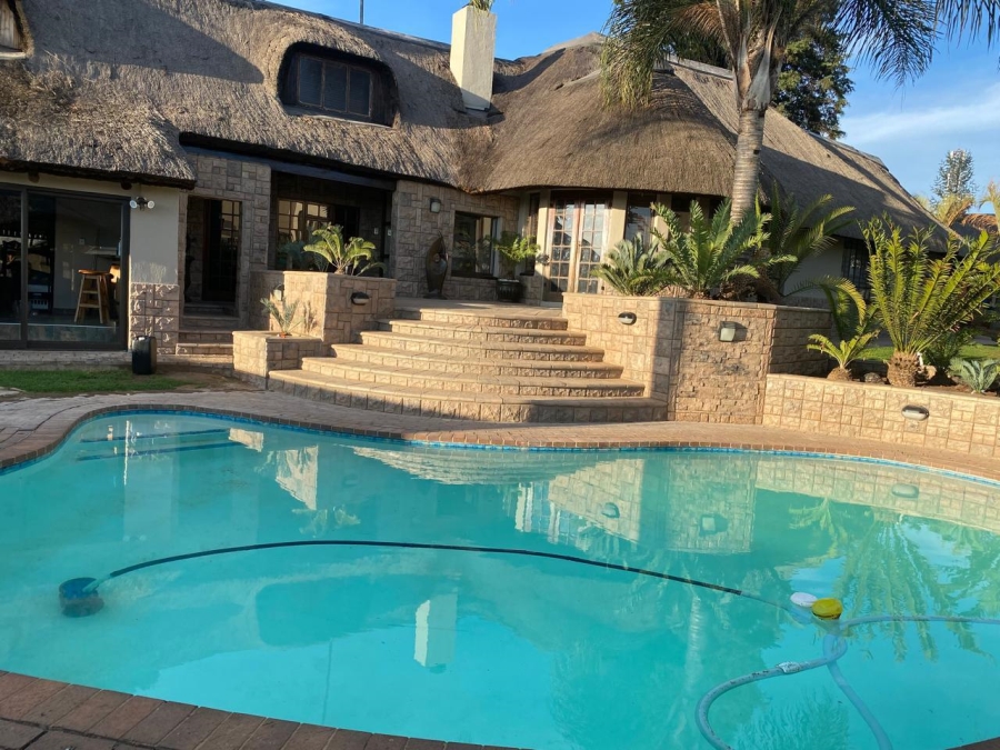 4 Bedroom Property for Sale in Helderkruin Gauteng