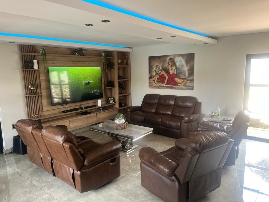 4 Bedroom Property for Sale in Helderkruin Gauteng