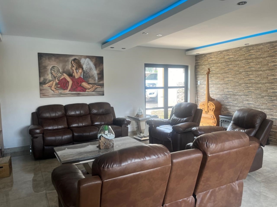 4 Bedroom Property for Sale in Helderkruin Gauteng