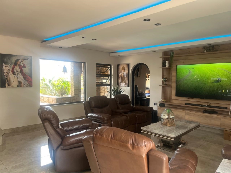 4 Bedroom Property for Sale in Helderkruin Gauteng