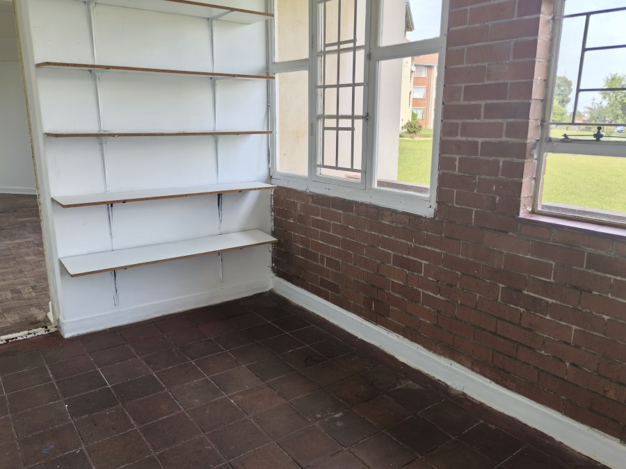 1 Bedroom Property for Sale in Luipaardsvlei Gauteng