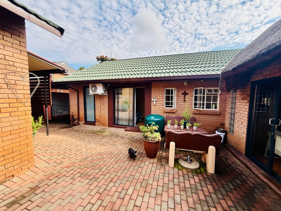 3 Bedroom Property for Sale in Florauna Gauteng