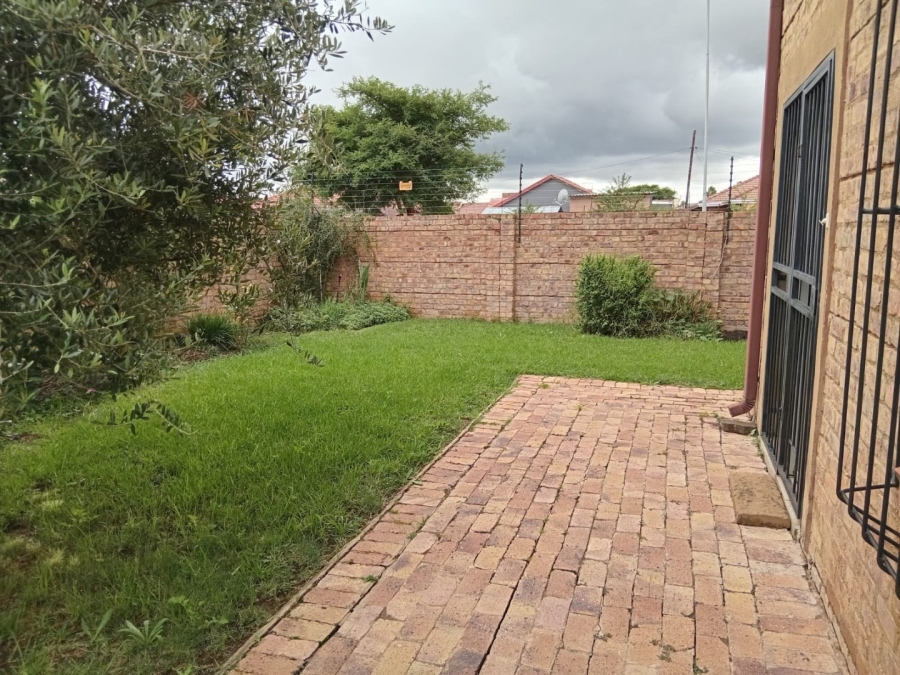 2 Bedroom Property for Sale in Annlin Gauteng