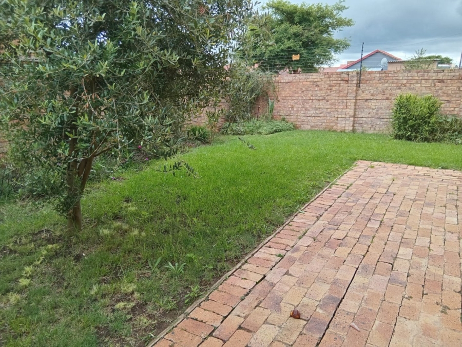 2 Bedroom Property for Sale in Annlin Gauteng