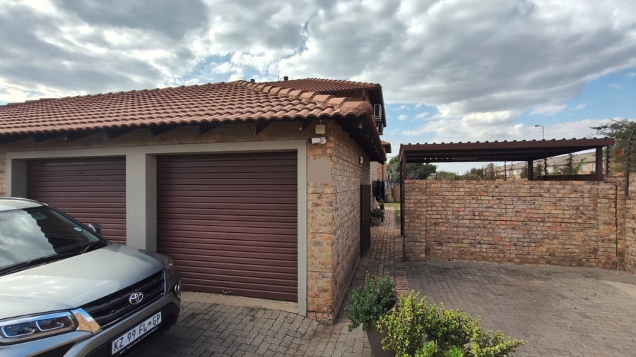 2 Bedroom Property for Sale in Annlin Gauteng
