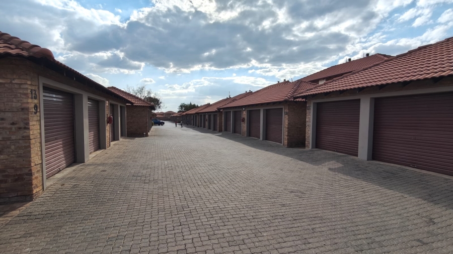2 Bedroom Property for Sale in Annlin Gauteng