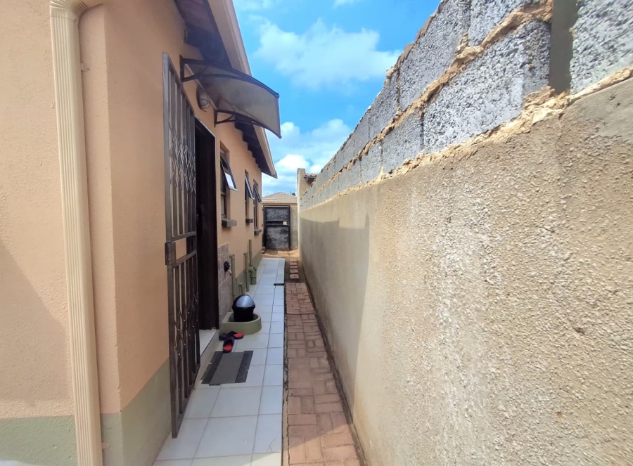 2 Bedroom Property for Sale in Windmill Park Gauteng