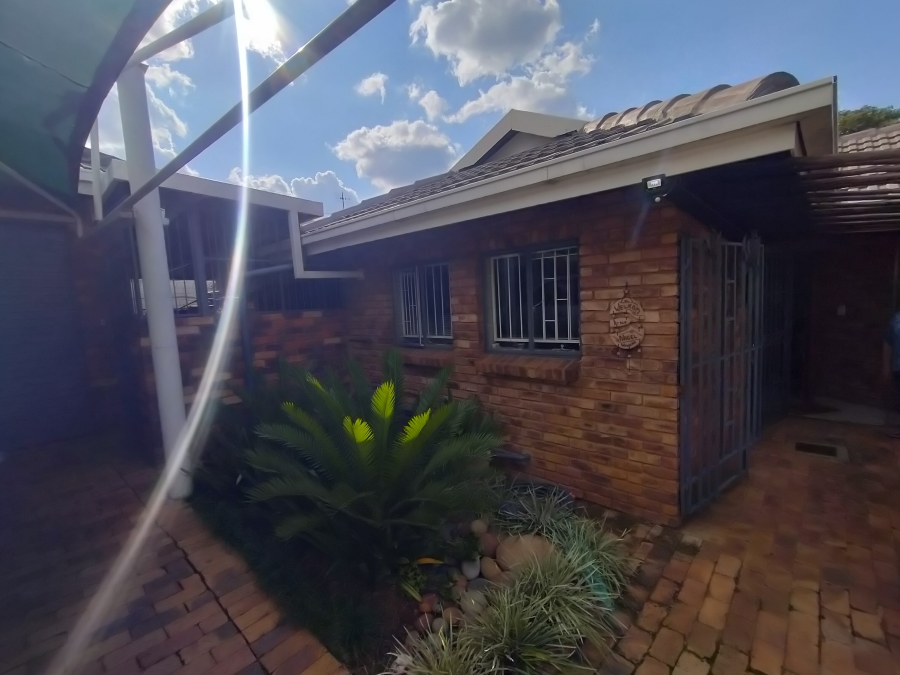 3 Bedroom Property for Sale in Theresa Park Gauteng