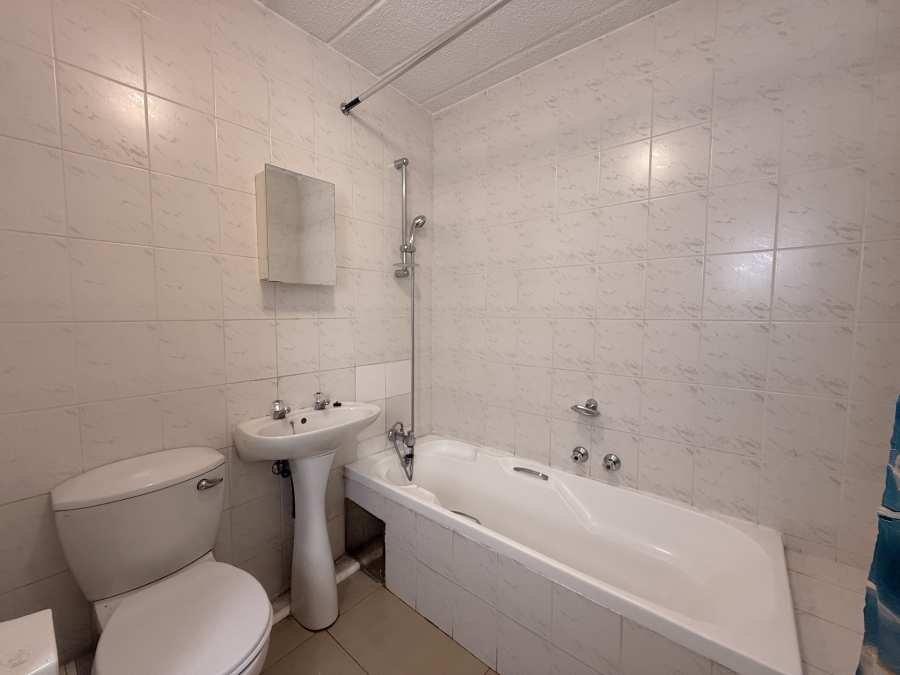 To Let 1 Bedroom Property for Rent in Parkwood Gauteng