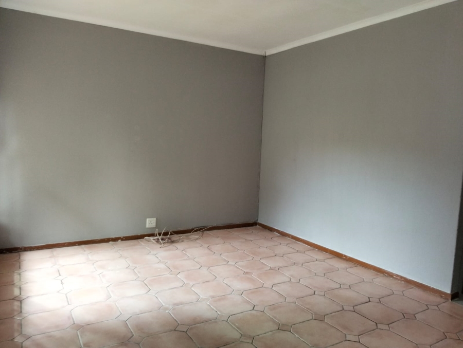 To Let 4 Bedroom Property for Rent in Glen Marais Gauteng