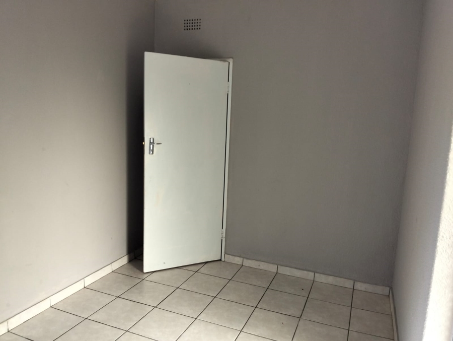 To Let 4 Bedroom Property for Rent in Glen Marais Gauteng