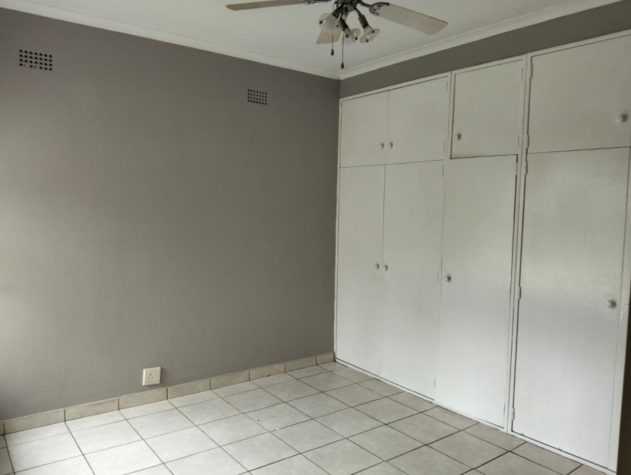 To Let 4 Bedroom Property for Rent in Glen Marais Gauteng