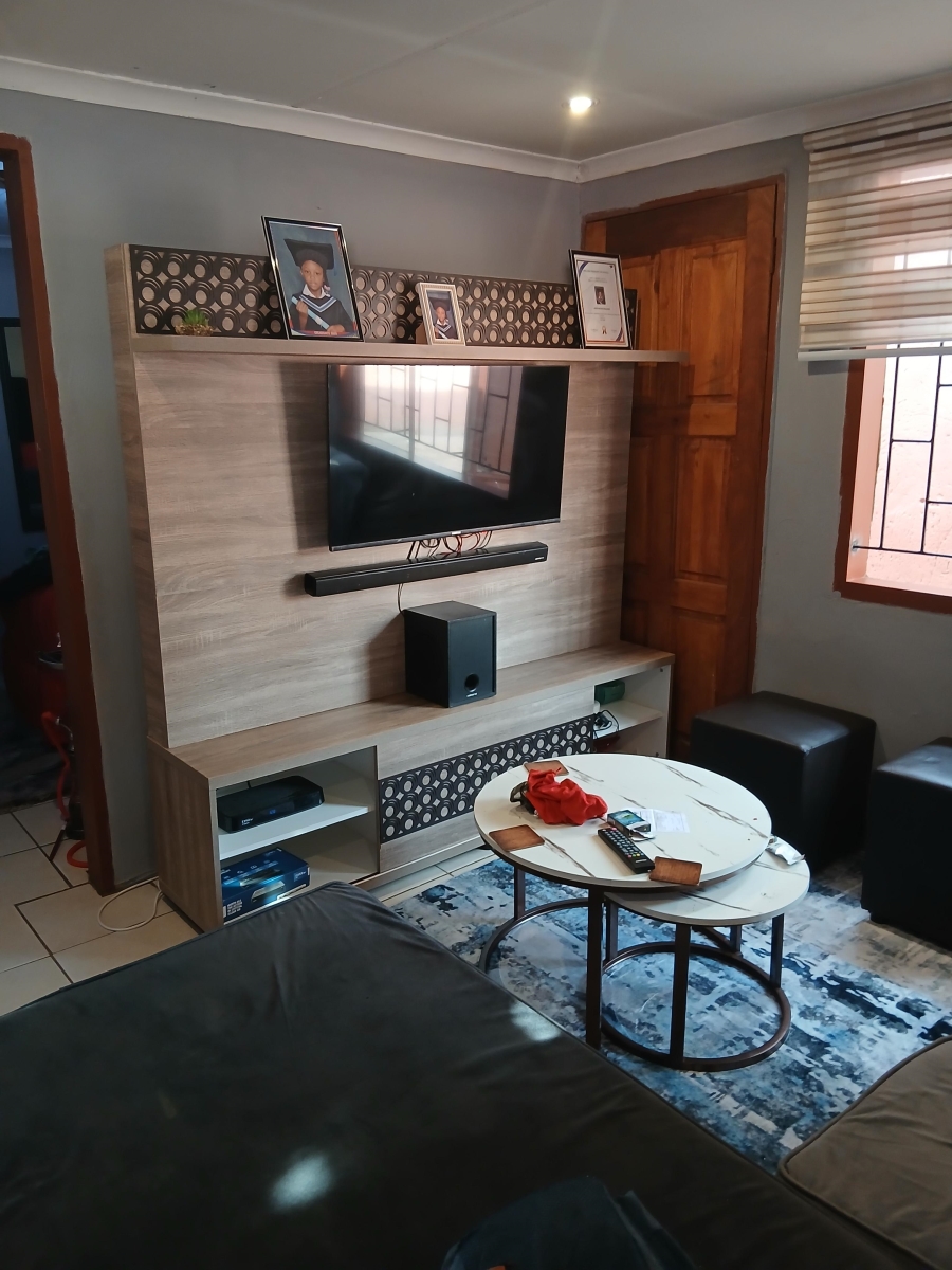 2 Bedroom Property for Sale in Daveyton Gauteng