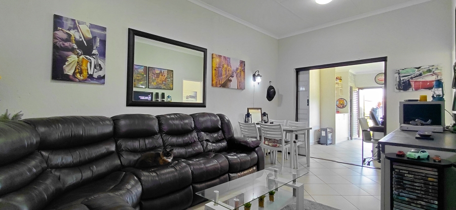 2 Bedroom Property for Sale in Goedeburg Gauteng