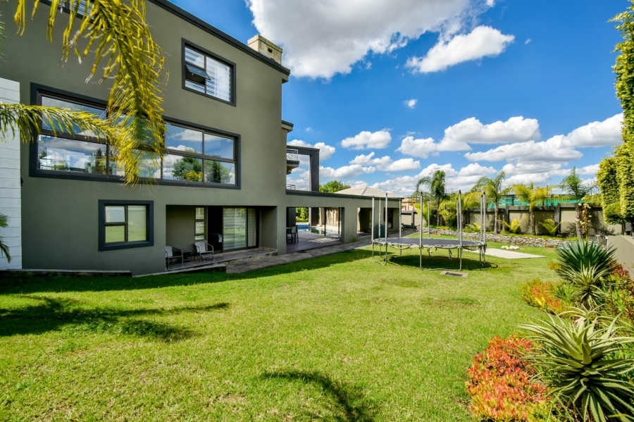 5 Bedroom Property for Sale in Blue Valley Golf Estate Gauteng