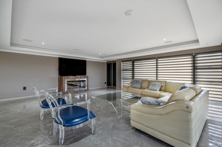 5 Bedroom Property for Sale in Blue Valley Golf Estate Gauteng