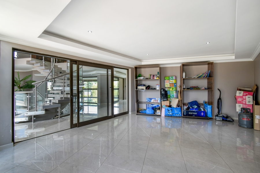 5 Bedroom Property for Sale in Blue Valley Golf Estate Gauteng