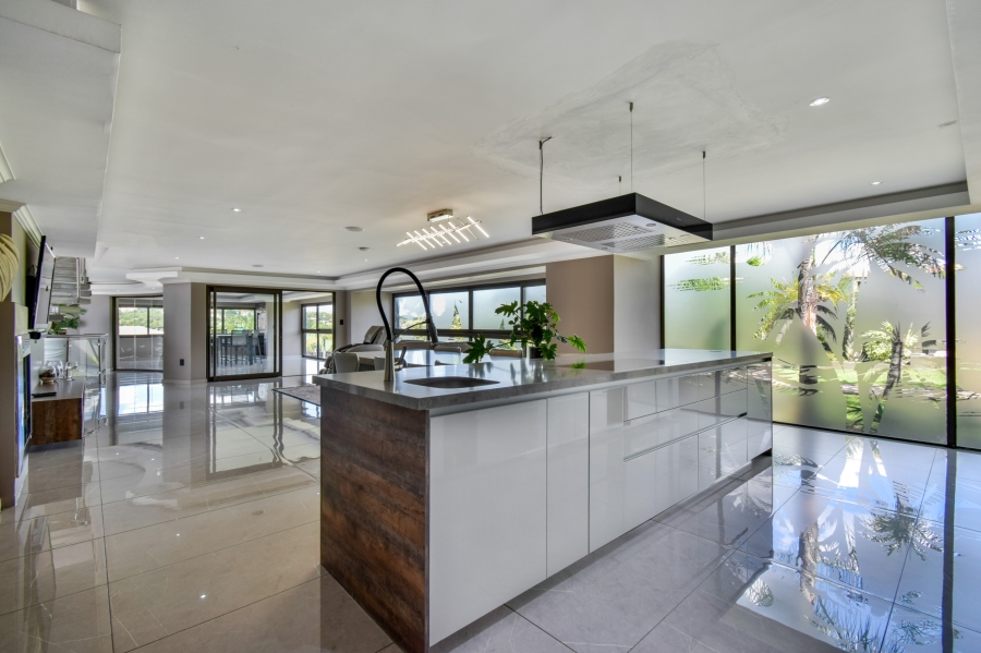 5 Bedroom Property for Sale in Blue Valley Golf Estate Gauteng