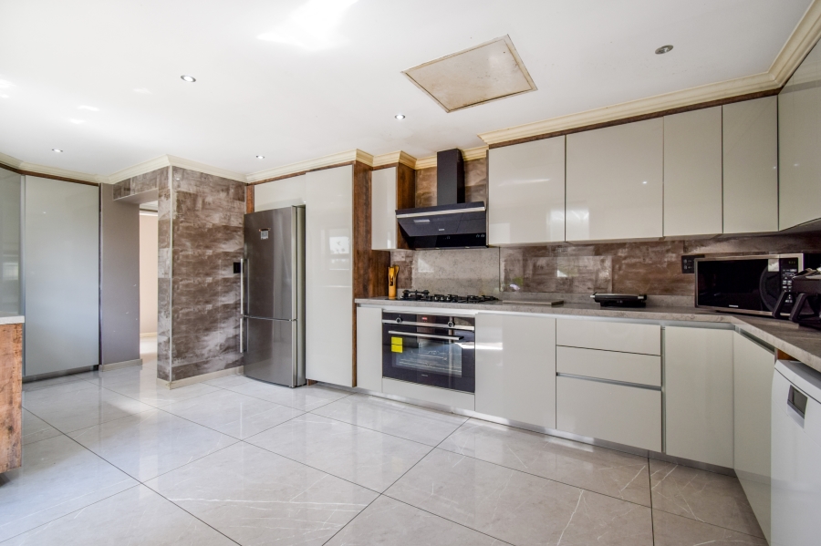 5 Bedroom Property for Sale in Blue Valley Golf Estate Gauteng