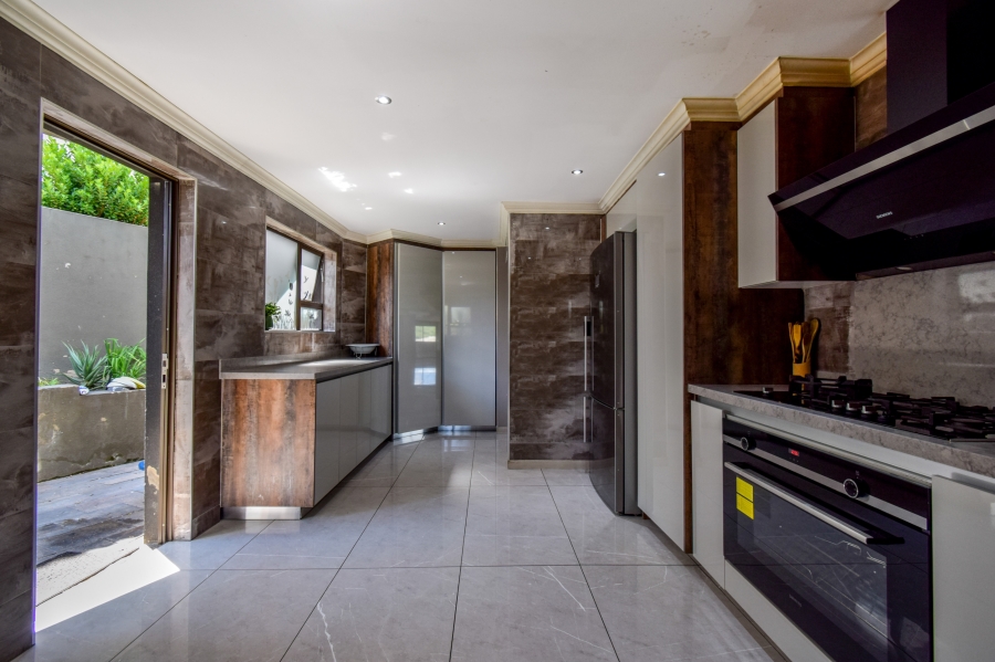 5 Bedroom Property for Sale in Blue Valley Golf Estate Gauteng