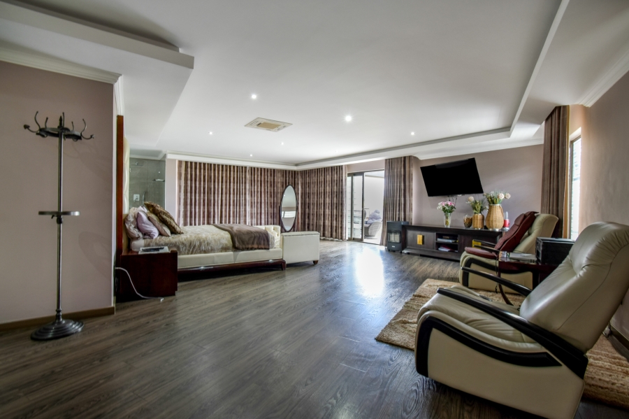 5 Bedroom Property for Sale in Blue Valley Golf Estate Gauteng